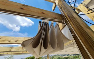 Slideshade ® Pergola Awning In Resturant - Beige with wooden beems close up view